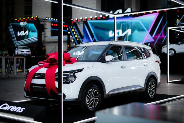 Mastering velvet shoe care: crucial tips for excelling in britain's damp climate