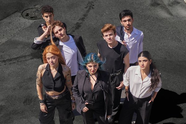 How Do UK Women Stay Fashionable in Rainy Weather?